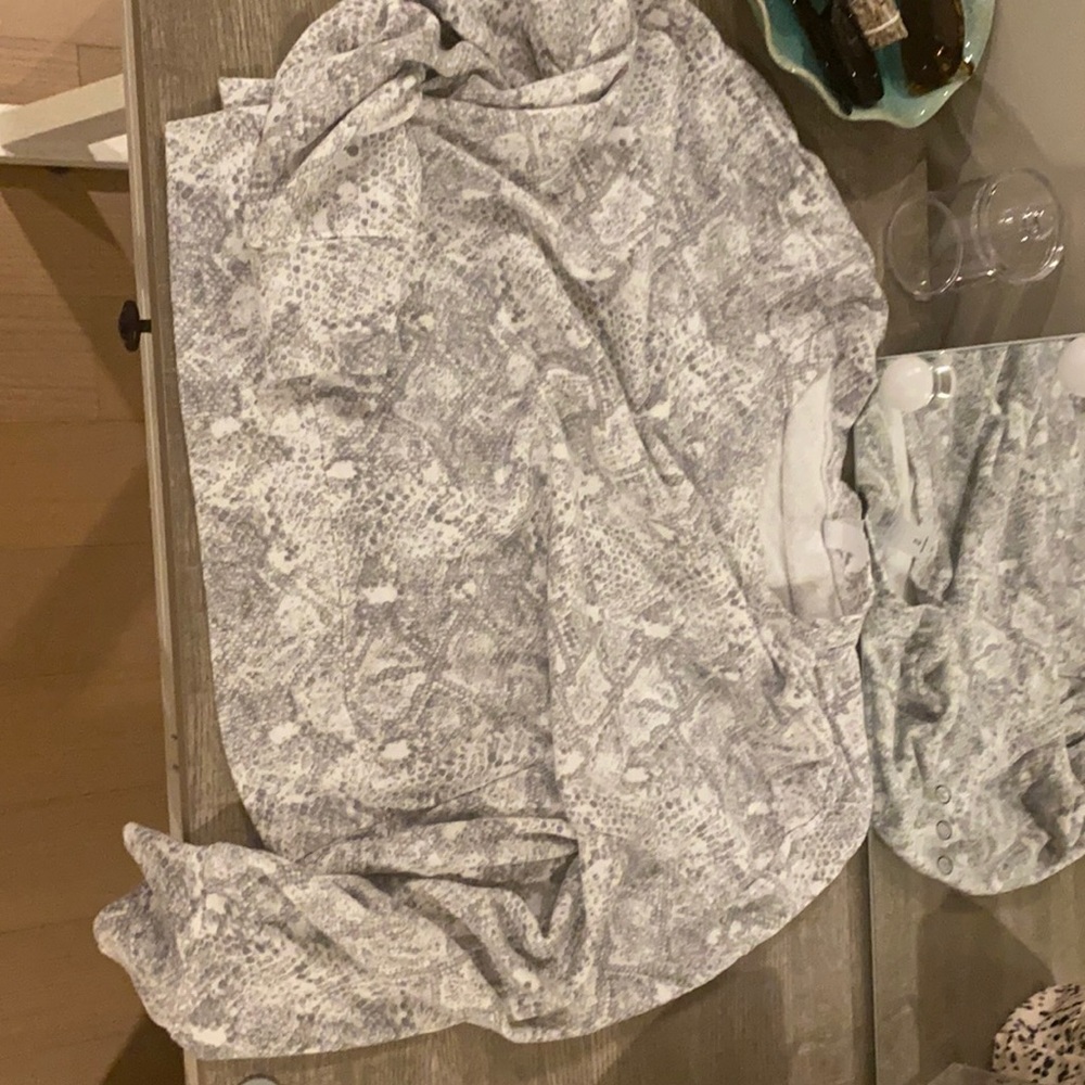 Snake skin, very comfortable sweatshirt